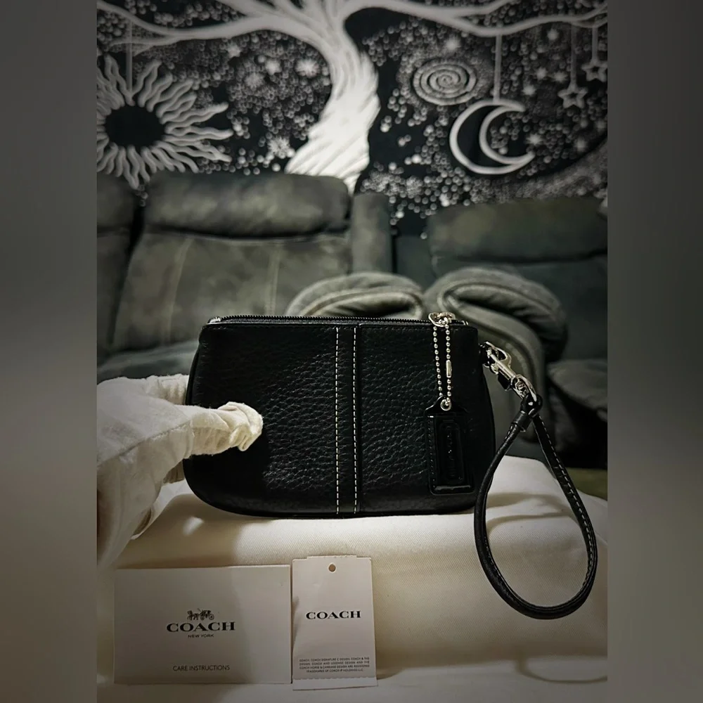 Vintage Y2K Coach clutch wallet Black soft Leather Wristlet with Silver Accents - Picture 3 of 13